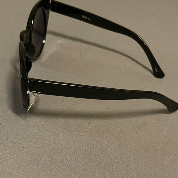 Retro Inspired Look Cat Eye Round Lenses Sunglasses Pin Up Fashion 60s 70s - Picture 4 of 6